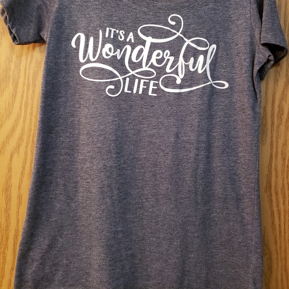 Pretty medium/dark gray short sleeve t-shirt with It's a Wonderful Life on front - Picture 2 of 5